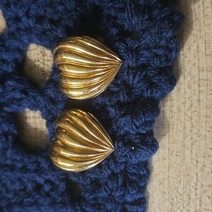 Vintage avon ribbed puffy heart gold tone earrings stamped and pierced